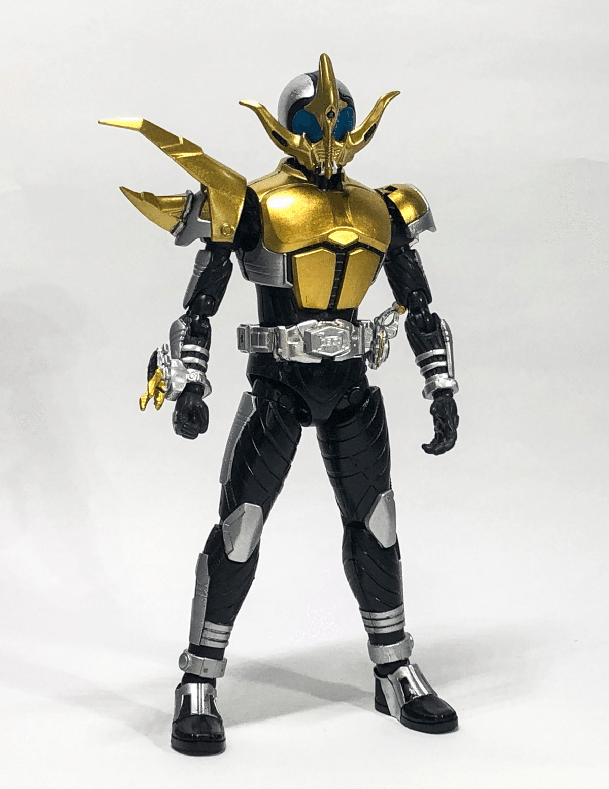 フィギュアーツ　仮面ライダーソロモン　塗装改造品 フィギュアーツ 仮面ライダーソロモン 塗装改造品 - メルカリ