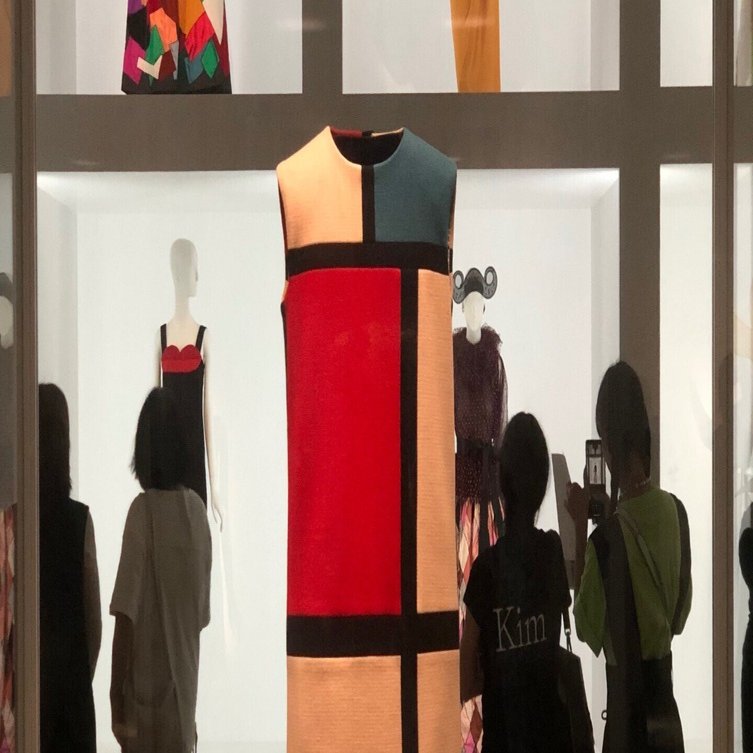 イヴ・サンローラン展 時を超えるスタイル｜Toki Minami