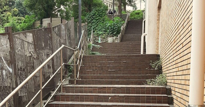 松戸市・市役所通り沿いの階段（千葉県松戸市）