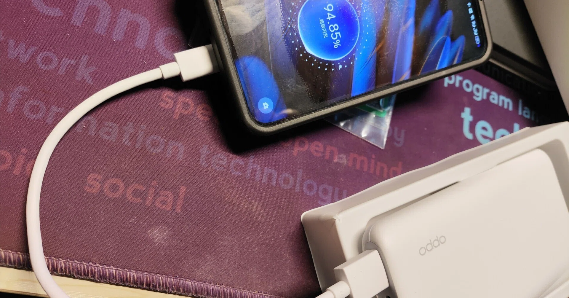 USB TypeAで8A/33W流しちゃうのは驚き。Oppoの高速充電SuperVooc