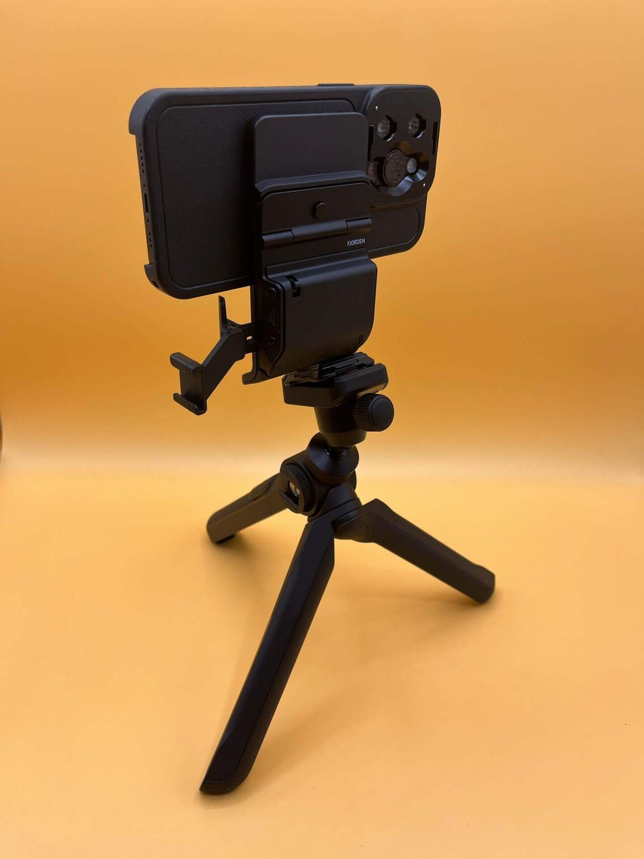 アクセサリー編】究極のiPhone用ワイヤレスシャッター、Fjorden Gripの