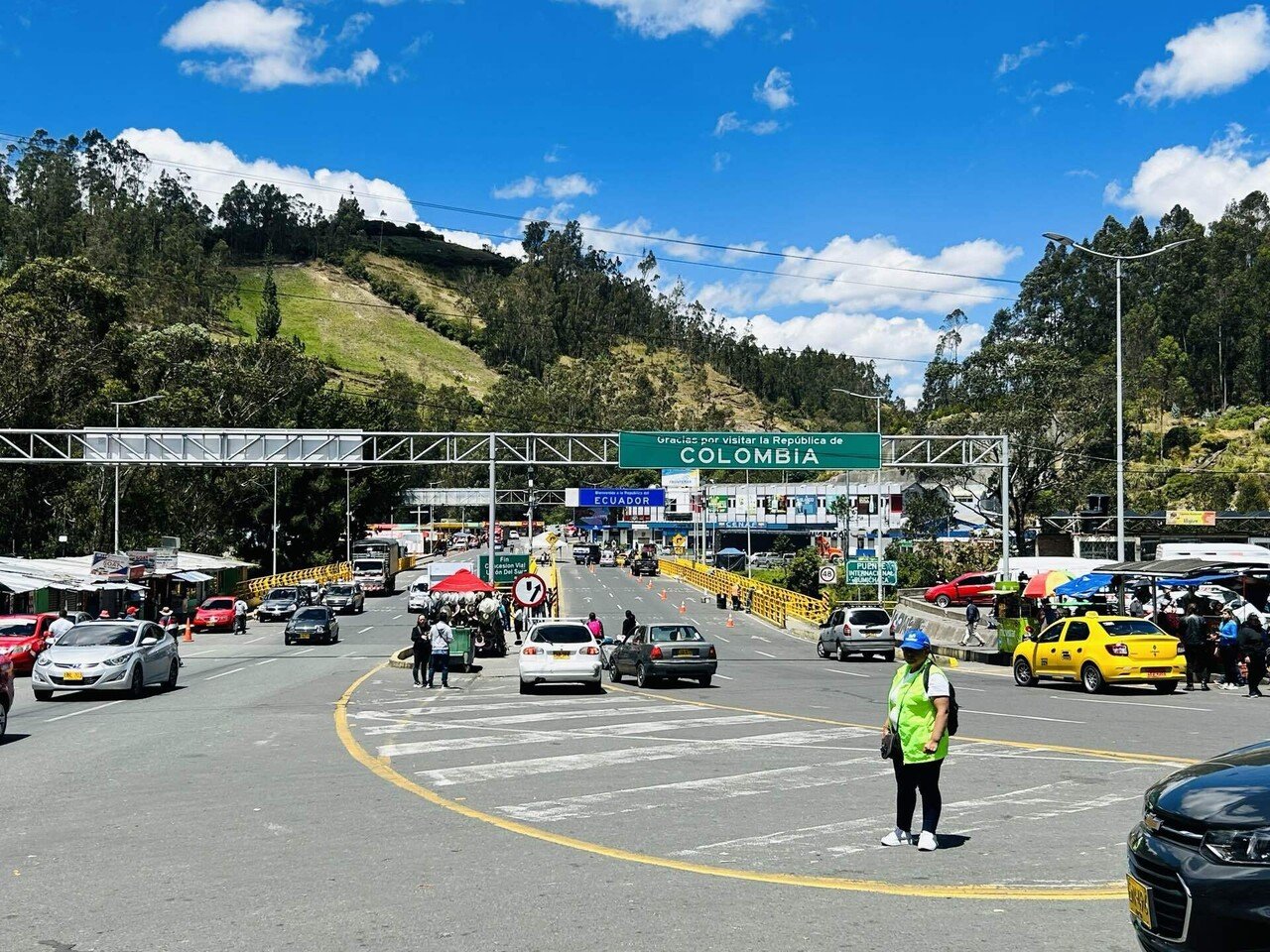 国境を渡る 奇跡のブルーホール求めローカルバスで国境越えして事件発生