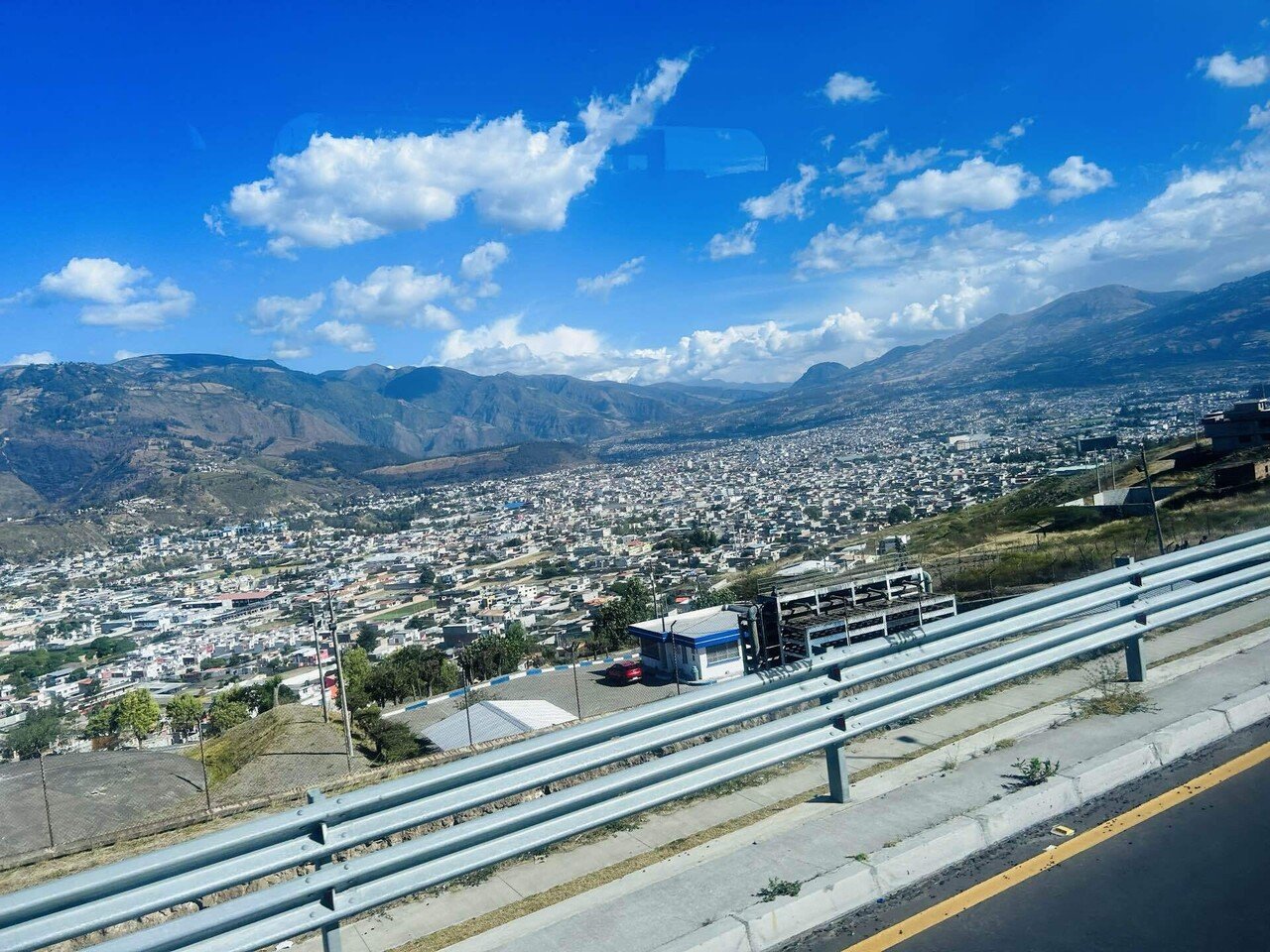 国境を渡る 奇跡のブルーホール求めローカルバスで国境越えして事件発生