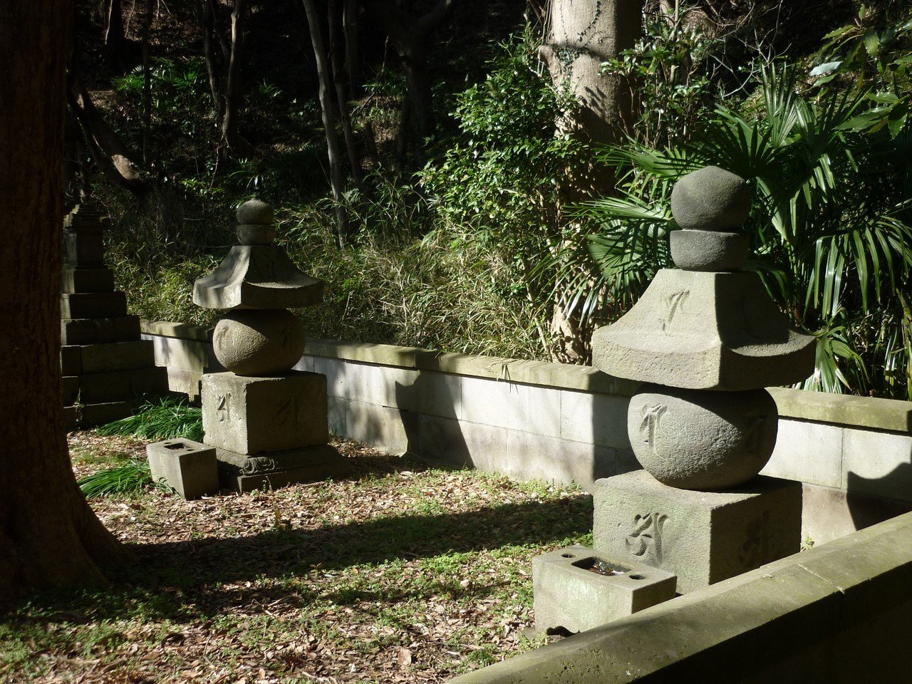 神奈川県内の石造物⑥:称名寺五輪塔群(金沢北条氏の墓所)|綾 神奈川県内の石造物⑥:称名寺五輪塔群(金沢北条氏の墓所)|綾