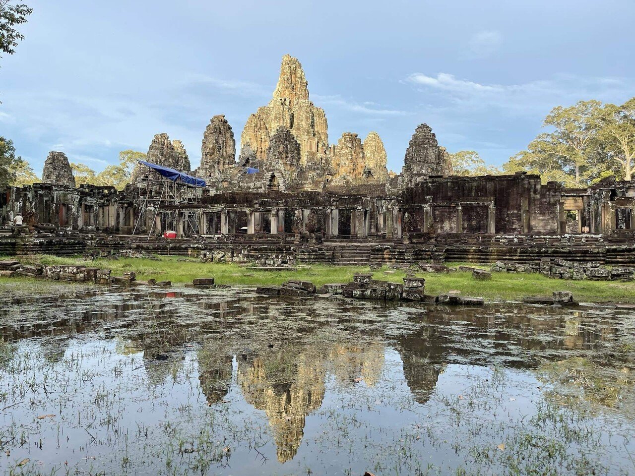 アンコールトムのバイヨン寺院の夕焼けの風景でした。｜プレアヴィヒア