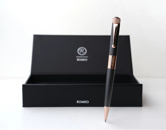 大切なボールペン-ROMEO No.3に伊東屋限定カラーが登場｜TANOSHIKA Pink