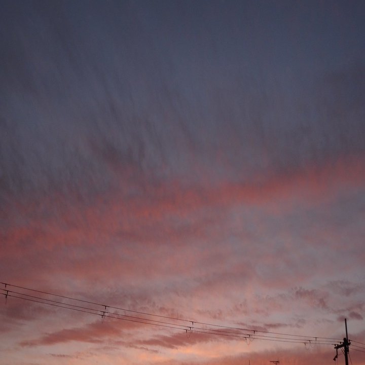 アイスランドの朝焼けと いつもの部屋の夕焼けと 綿生しあの Note