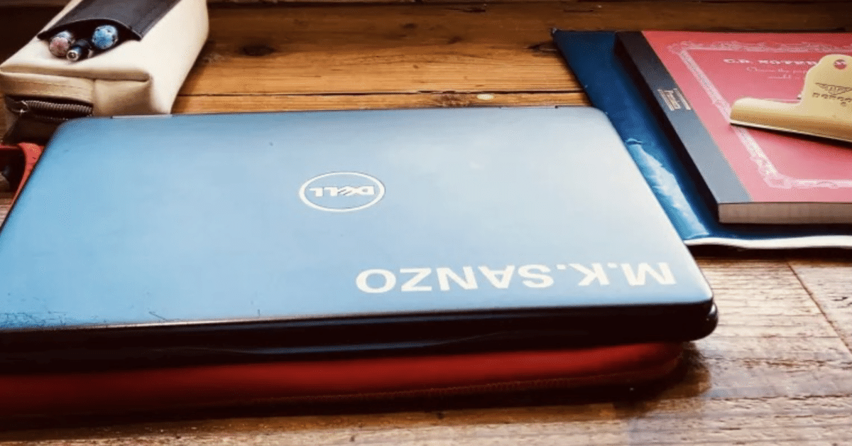 書くための道具たち。ノートパソコン DELL Inspiron 11（3185