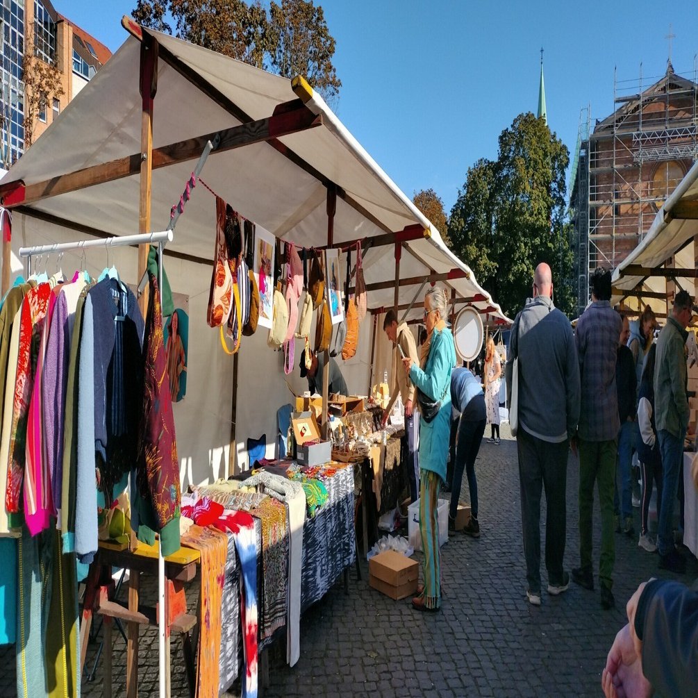 蚤の市（アート市場/レオポルド広場）｜スヌープ