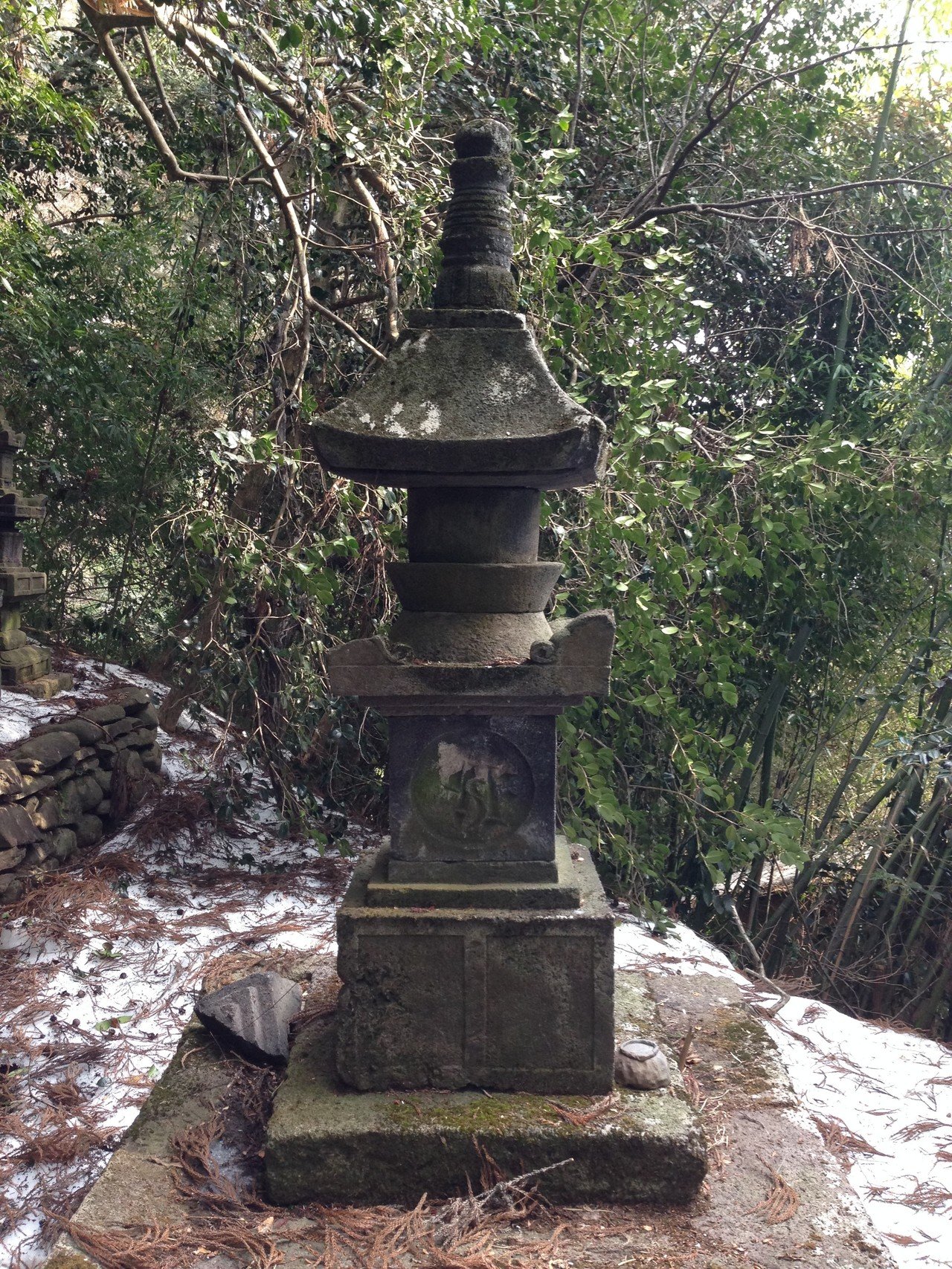 北関東の石造物⑦:空恵寺宝塔群(白井長尾氏の墓所)|綾|note