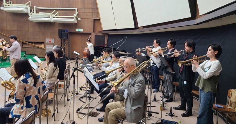 大学のOBバンドで演奏