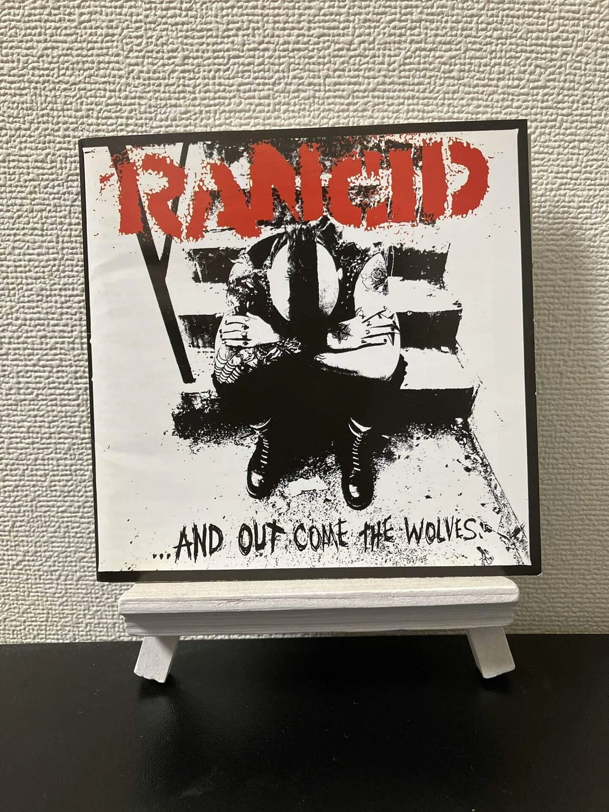 パンク不朽の名盤 - RANCIDの『…And Out Come the Wolves』を紹介 