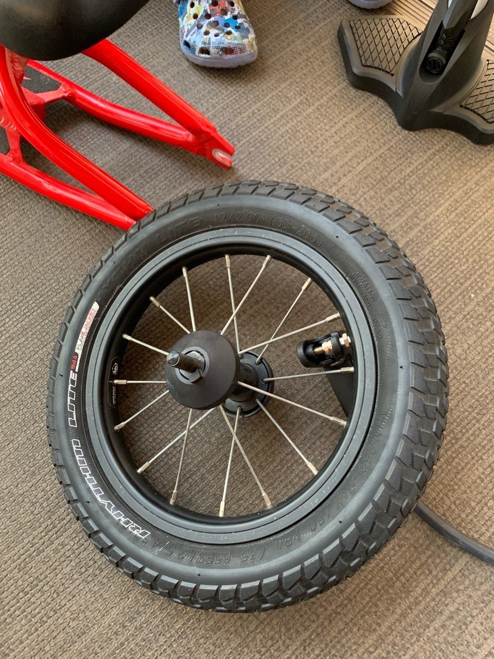 パンク修理 (というかチューブ替え)｜Sotaro Karasawa