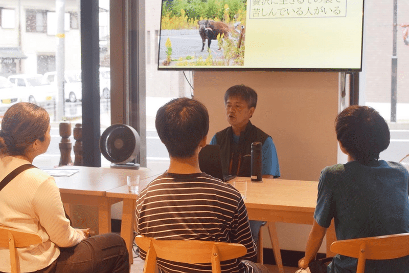 木村さんの講話を聴くみんな