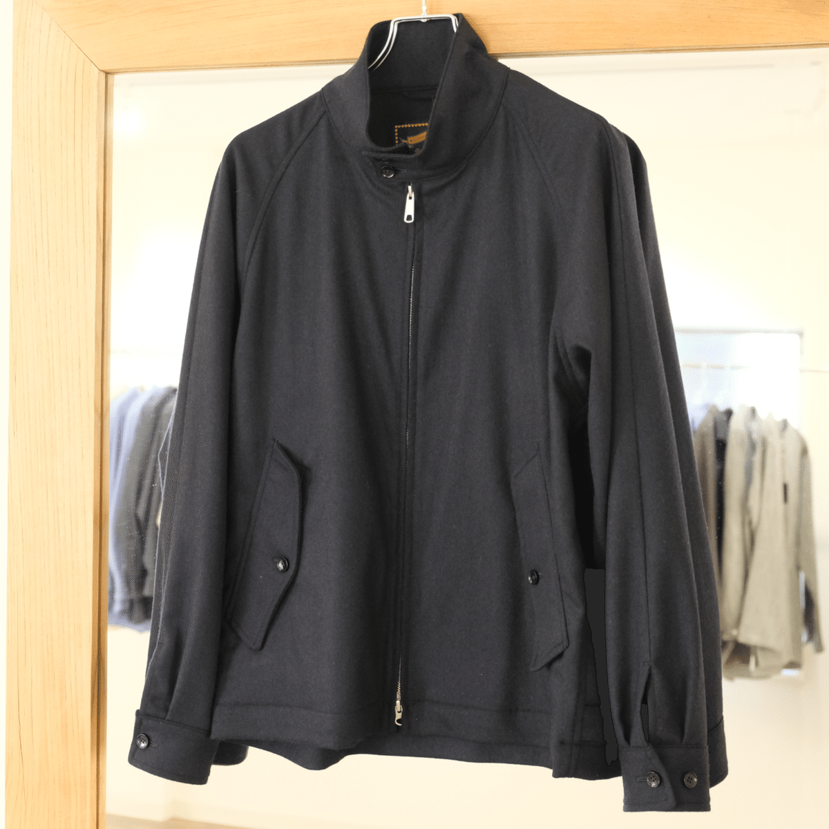 KICS DOCUMENT. フリーで着れるドリズラーJKとモックネックニット。｜水岡