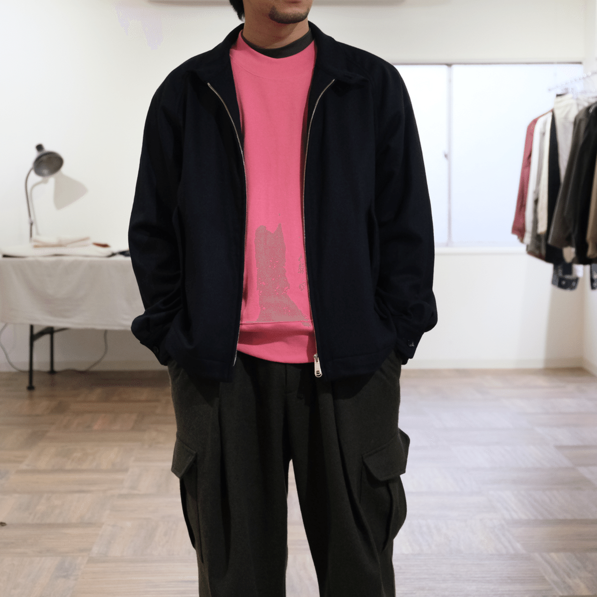 KICS DOCUMENT. フリーで着れるドリズラーJKとモックネックニット。｜水岡