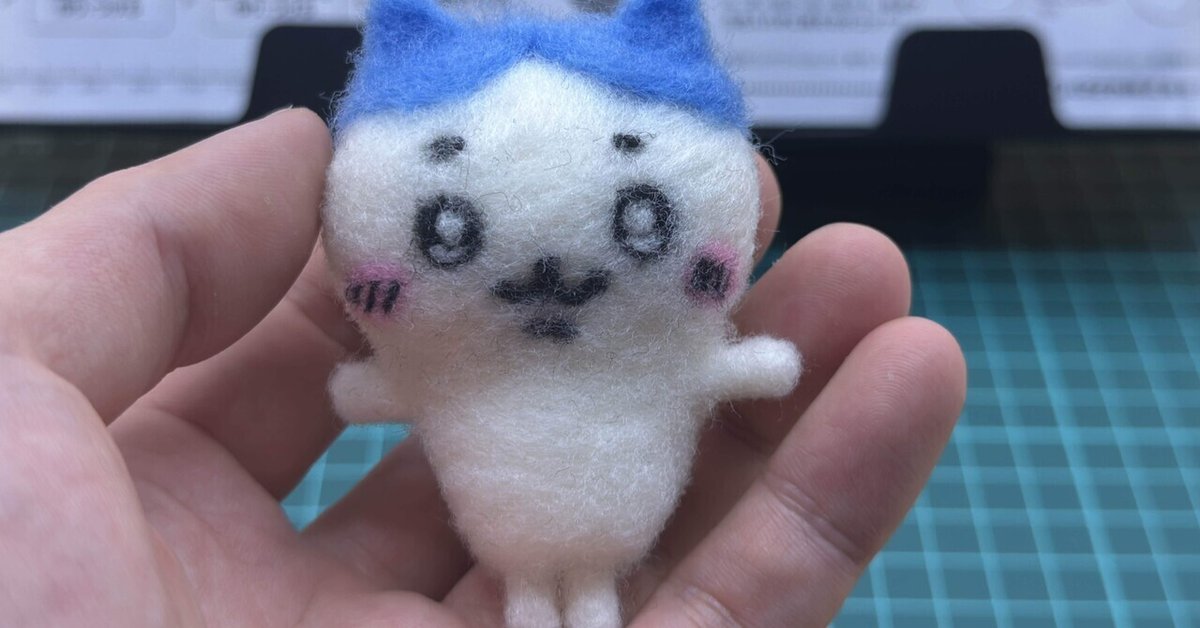 羊毛フェルト 「ハチワレにゃんこのクリスマス」 淡 