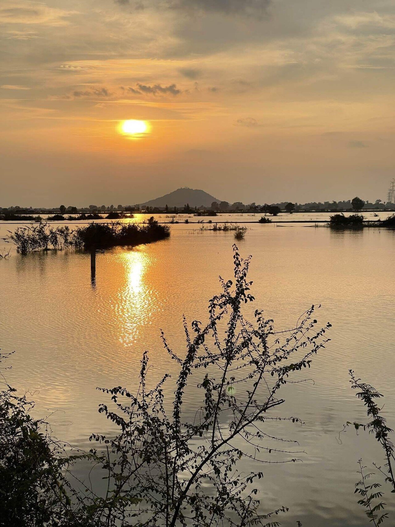 アンコールワット以外ではカンボジアの富士山の夕日鑑賞がおすすめです