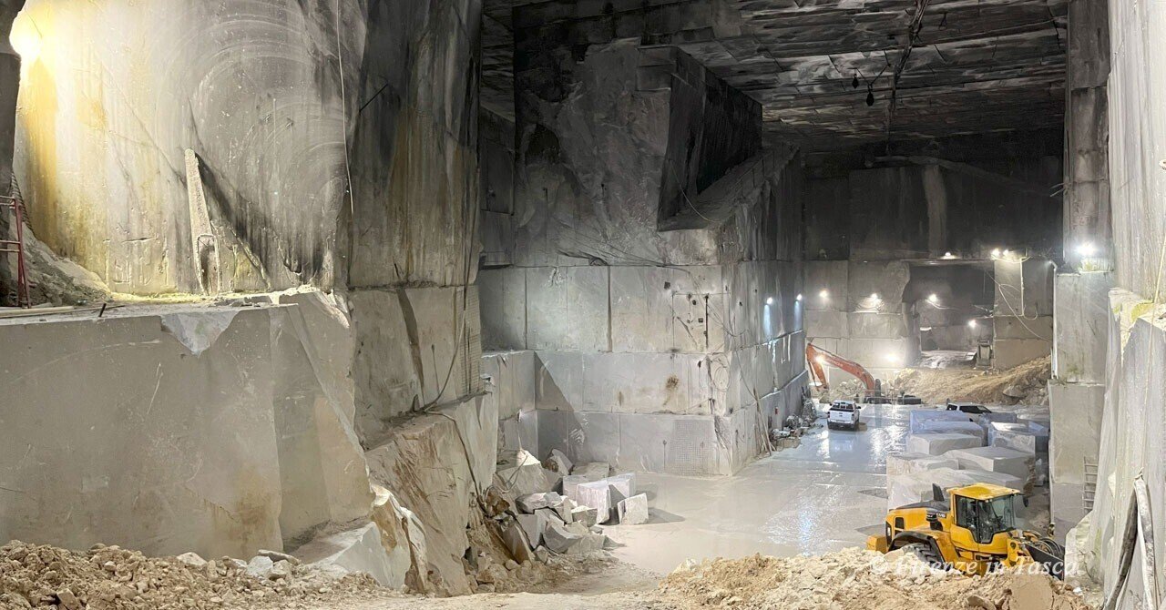 大理石の洞窟の中で出会ったワイン カッラーラへ日帰り旅行｜Firenze