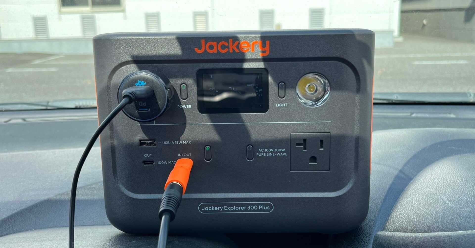 Jackery ポータブル電源 300 Plusでシガーソケット走行充電