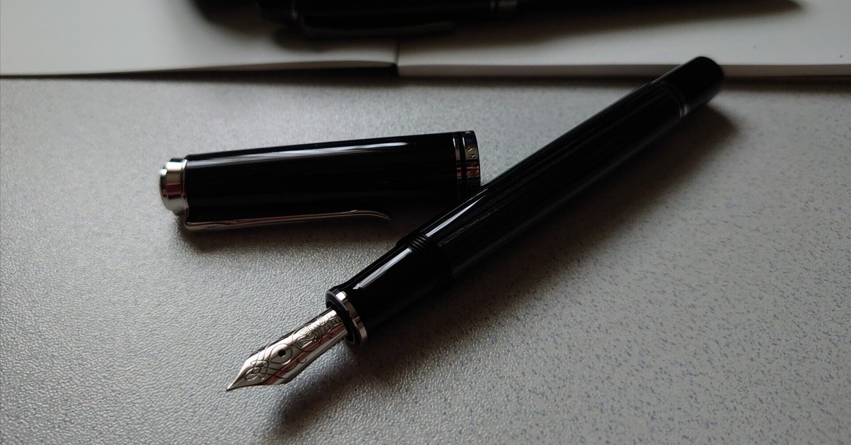 エレガントな万年筆 黒と白のストライプ 1
