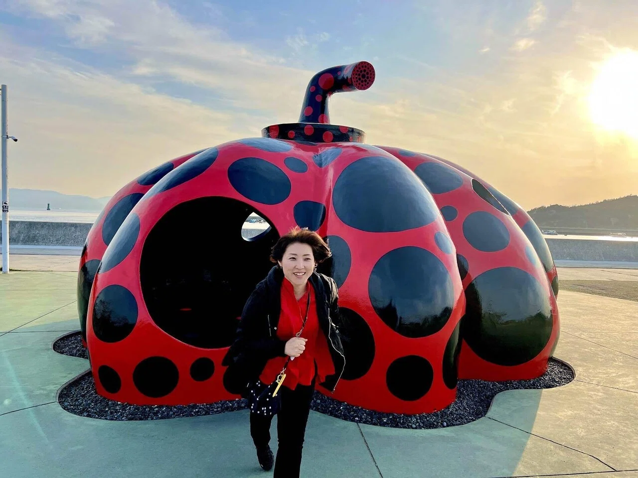 草間彌生を見たい！ 現代アートの直島へ｜ヨーコJAPAN