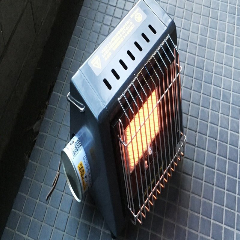 さむい朝。。。すぐ暖かい、持ち運び便利な「カセットガスヒーター