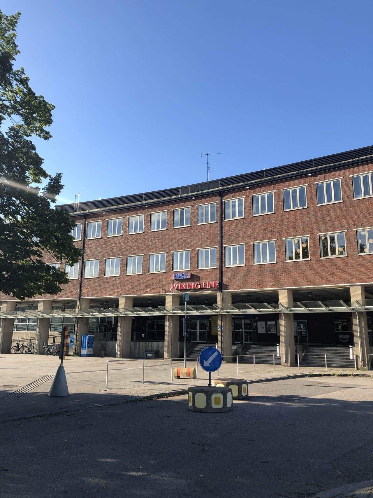 エストニア】旧市街さんぽ。西洋最古の薬局、おしゃレストランへ エストニア】旧市街さんぽ。西洋最古の薬局、おしゃレストランへ