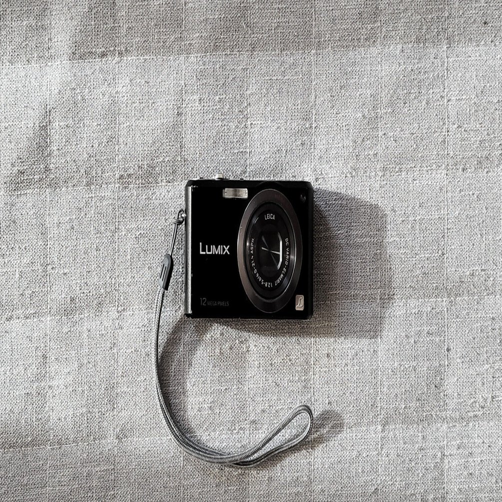 【作例あり】Panasonic LUMIX DMC-FX100 コンデジ オールドコンデジLUMIX DMC-FX100で撮る現代｜はなスタ| 記録のデザイン