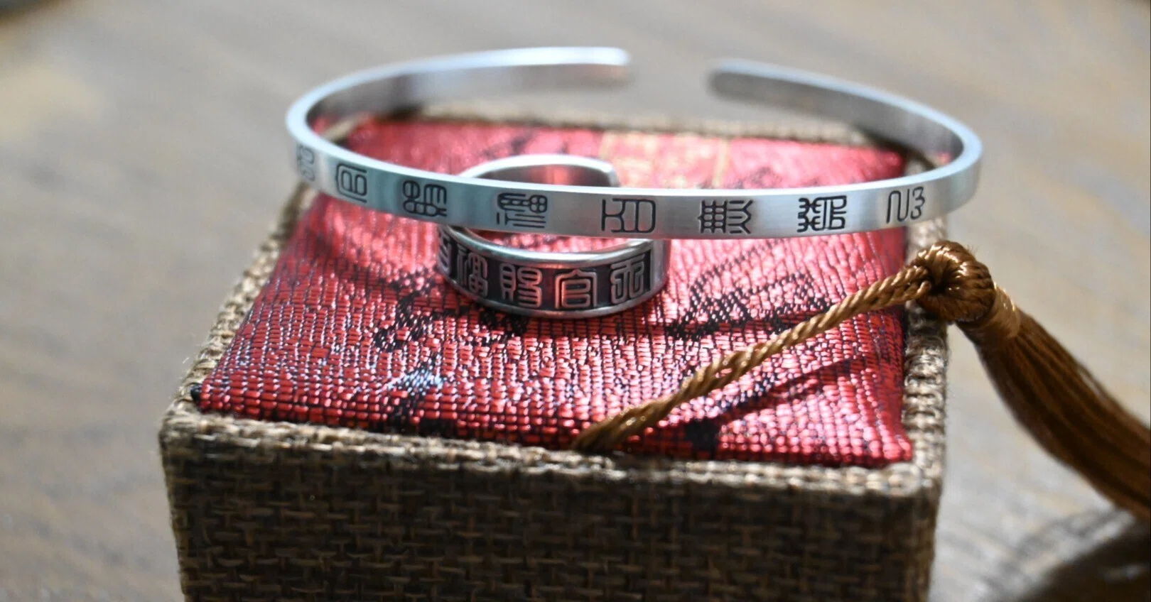 漢字が彫られた中国のアクセサリーがカッコいい！｜内藤@ふらりと中国