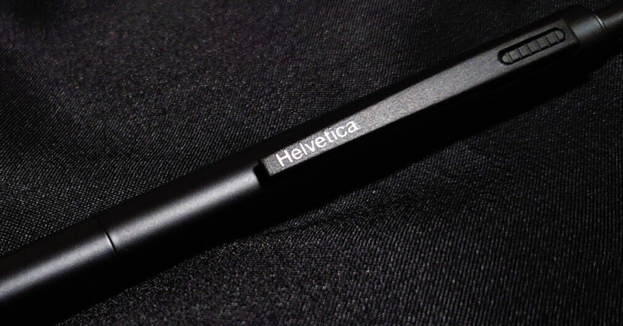 全身に黒を纏った多機能ペン。｜G