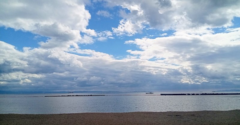 海沿いの景色にインスパイアされてできた曲を海辺で聴く