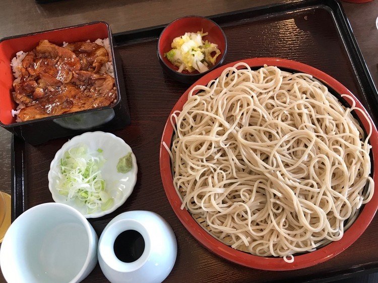 風花亭のもりそばセット
細い麺の割にコシがあり、蕎麦自体がすごく美味しかった☺️