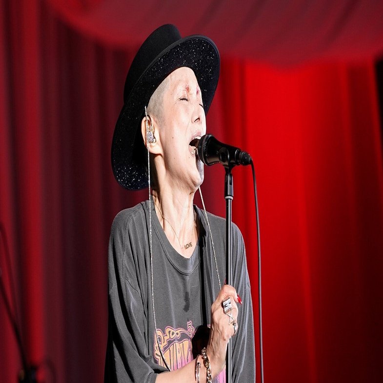 デビュー50周年を迎えた夏木マリが、野音での一夜限りの熱い音楽の祝祭