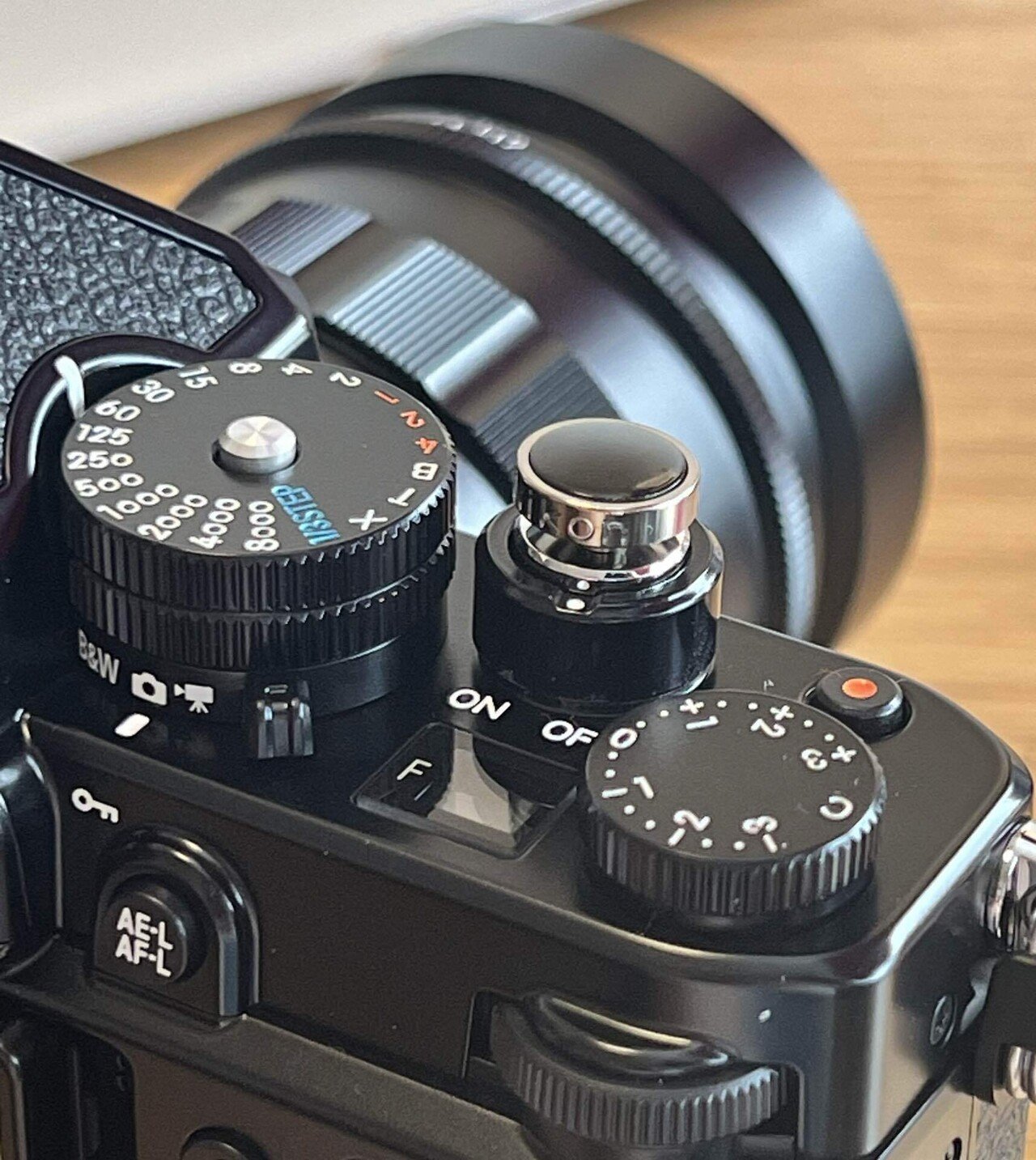 この道具感が「撮ろうぜ」と語りかけてくる、Nikon Zf。｜記憶カメラ