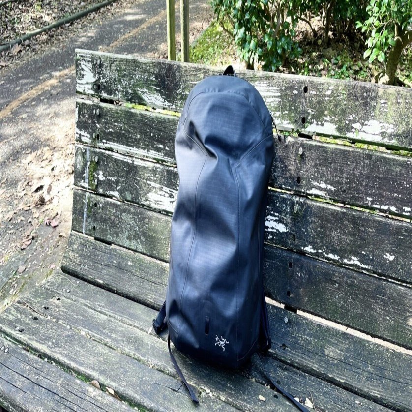 ミニマリスト×Webライターである僕のカバンの中身を公開します！｜中野