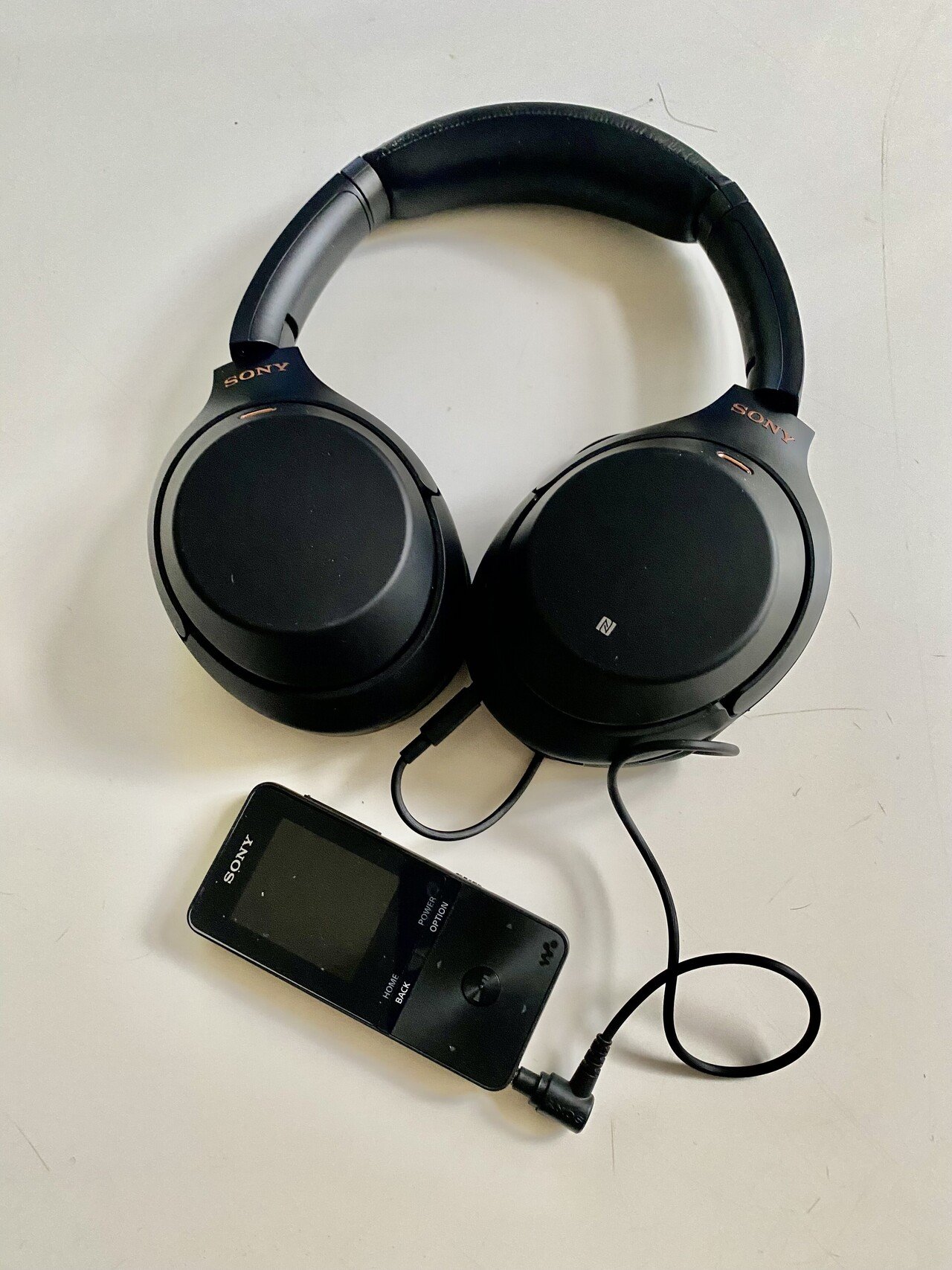 ヘッドホン 夏用の小さめヘッドホンから耳完全カバー型にチェンジした。SONYの ヘッドホン 夏用の小さめヘッドホンから耳完全カバー型にチェンジした。SONYの