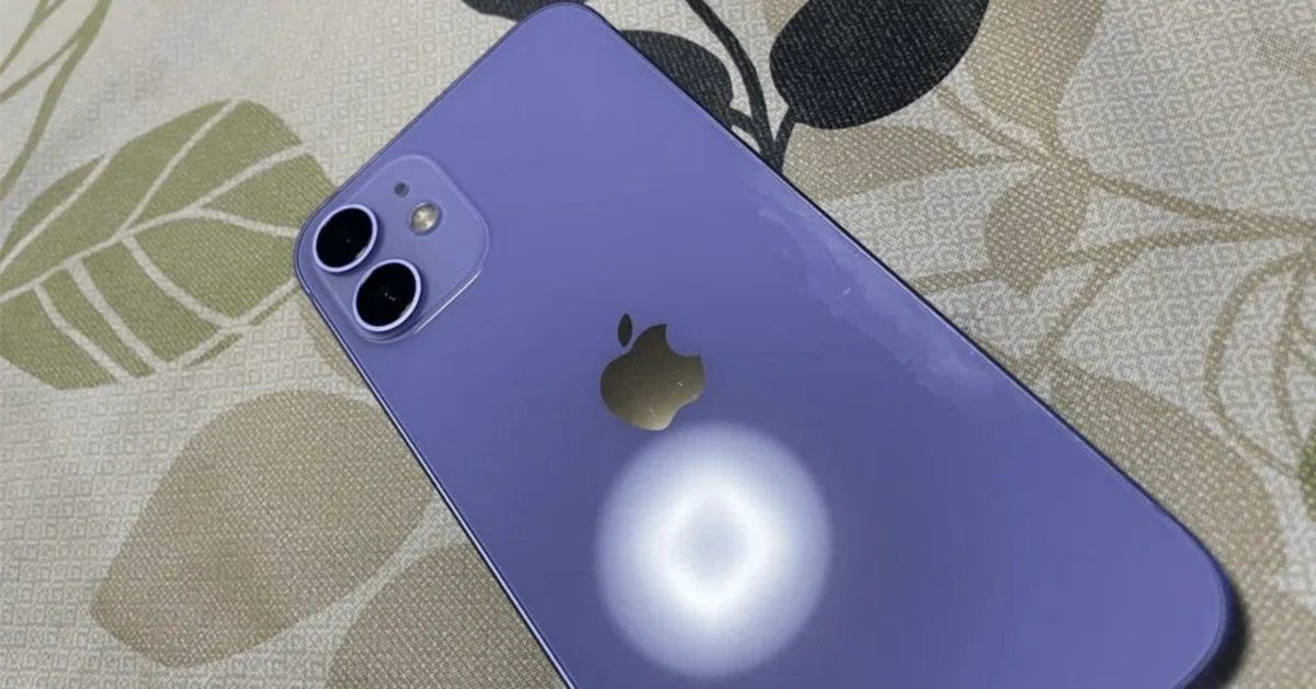 iPhone背面にアロンアルファがついてしまった話。(過去記事 iPhone背面にアロンアルファがついてしまった話。(過去記事