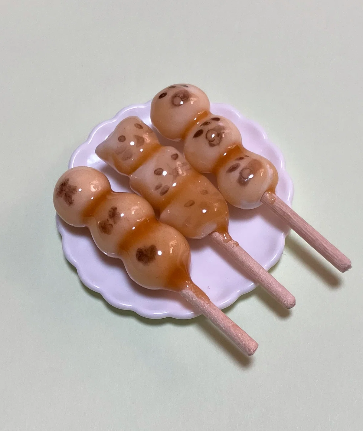 ハンドメイド♪ミニチュアフード⭐︎みたらし団子でほっと一息 ハンドメイド♪ミニチュアフード⭐︎みたらし団子でほっと一息
