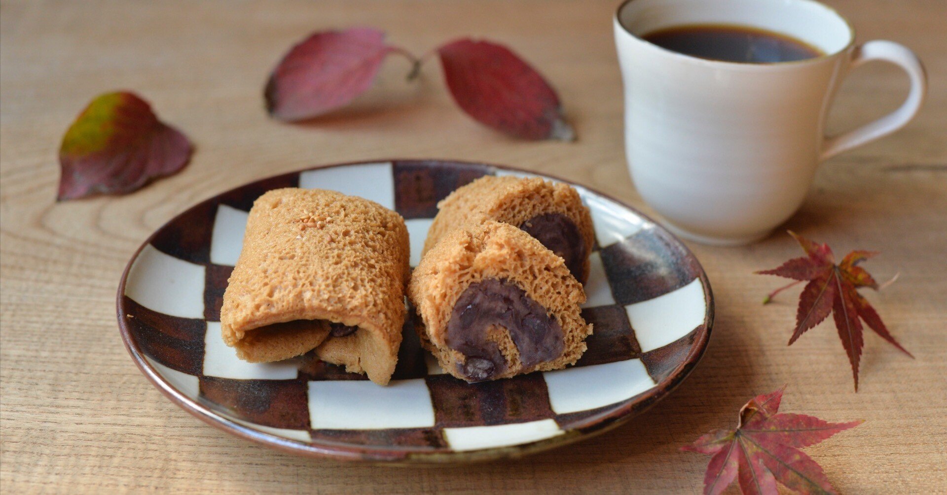 秋限定の和菓子「黒糖松風」の撮影を担当しました！｜くらしアトリエ