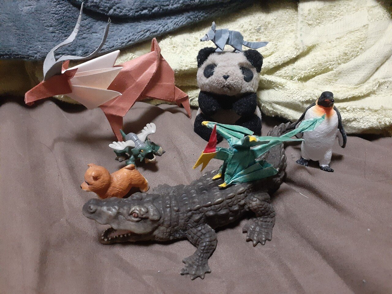 モネ「10がつ おわっちゃったね」 ピアサ「ｷﾞｷﾞｷﾞｨ（…週末あったかくなるらしいぞ）」 ラコステ「シャアアアアアアッ（異常気象だよなァ