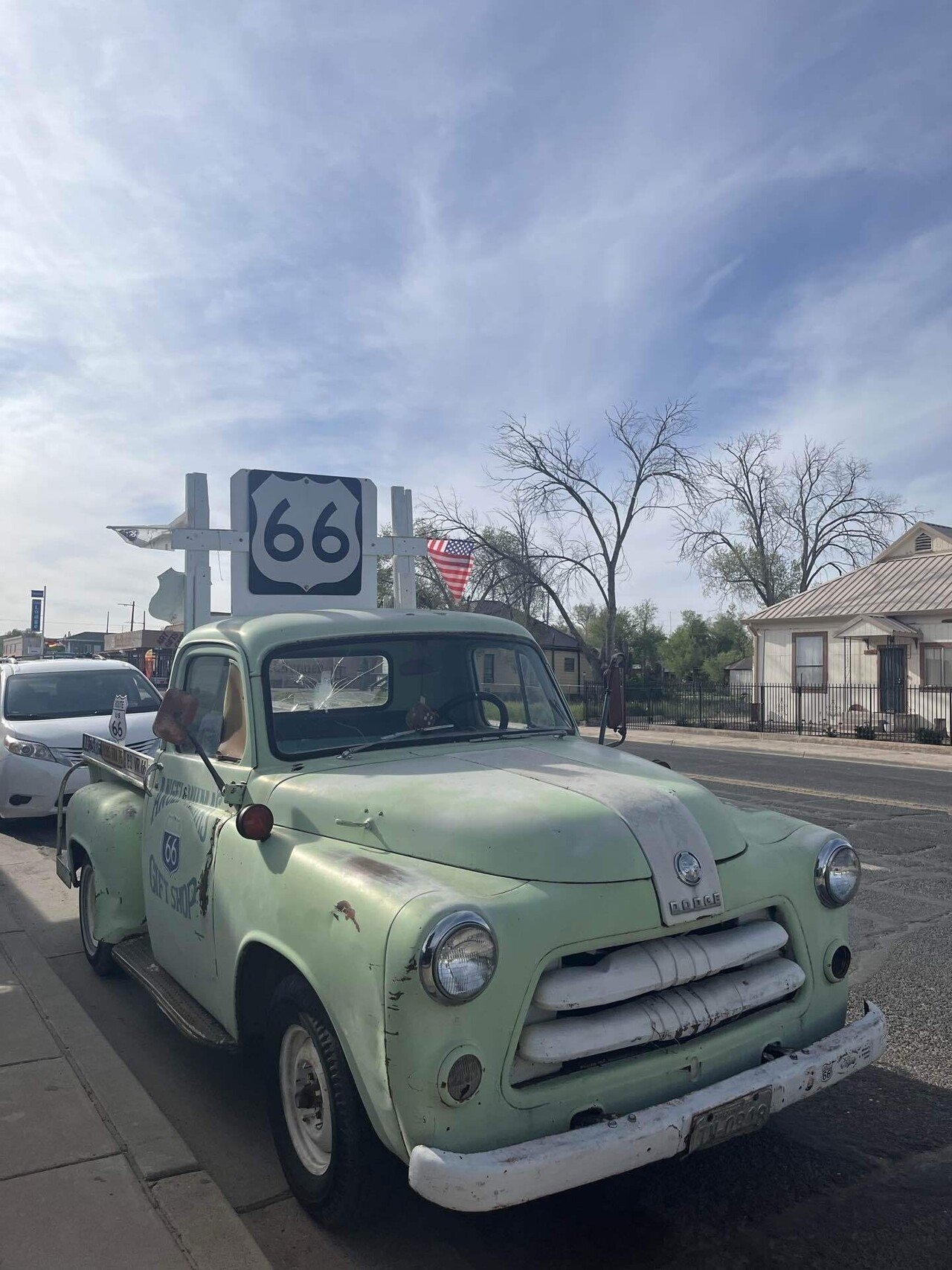 カーズ  街  セット ROUTE66再生に情熱を燃やした人がいる街。映画カーズのモデルに