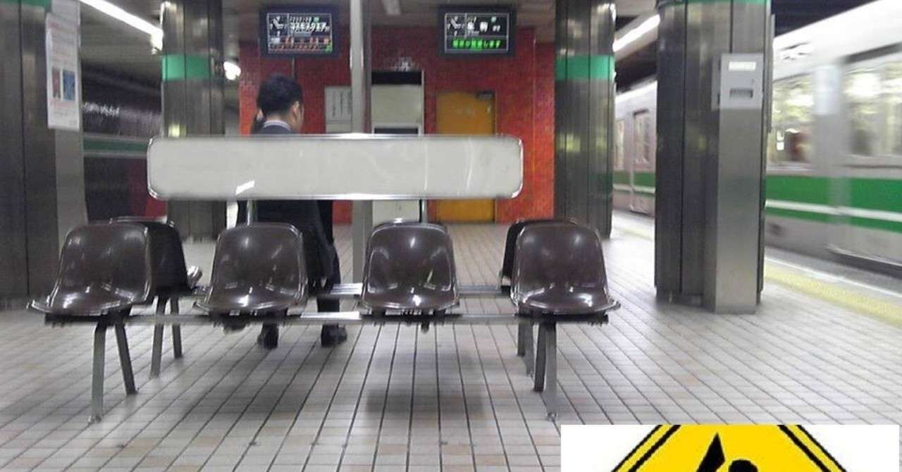 ホームのベンチの向き
