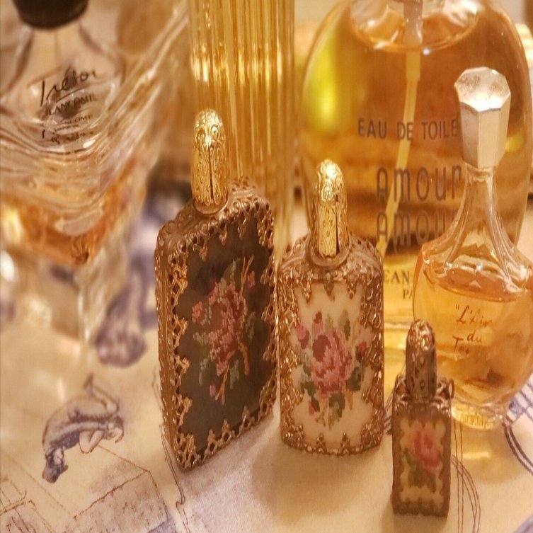 古い香水瓶に想いを馳せて。。。🥺💘｜madamhiroko
