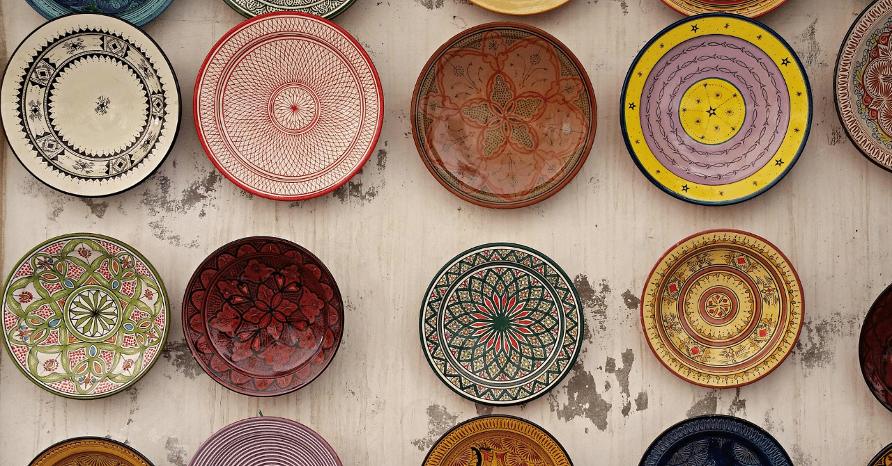 なにかがついたお皿 なにかがついたお皿 欠陥のある[壊れた陶器]皿 – Chongchong