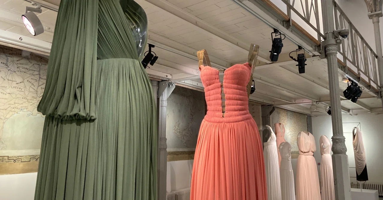 パリのアズディン・アライアギャラリーの特別展「ALAÏA / GRÈS. AU