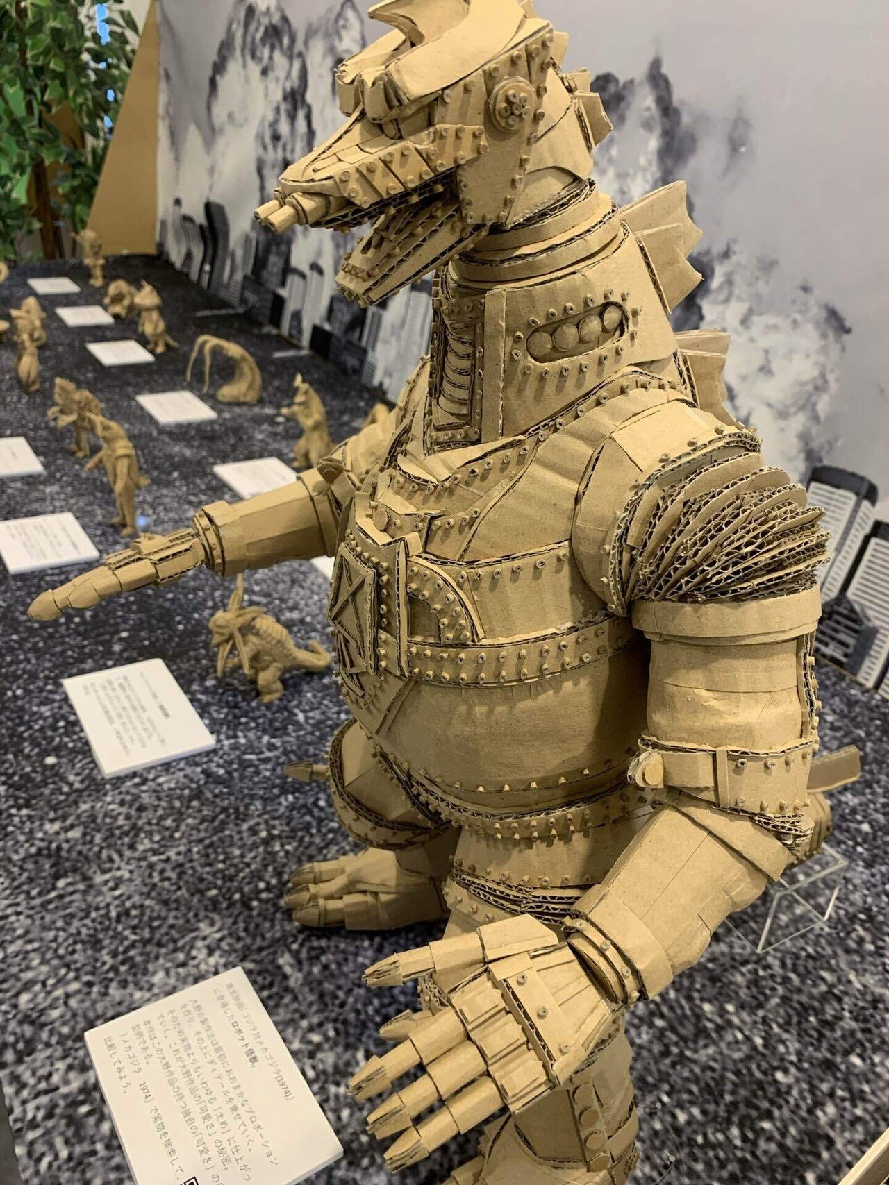 アート】ダンボール女子の世界、大野萌菜美さんの個展へ｜Yuya Machida