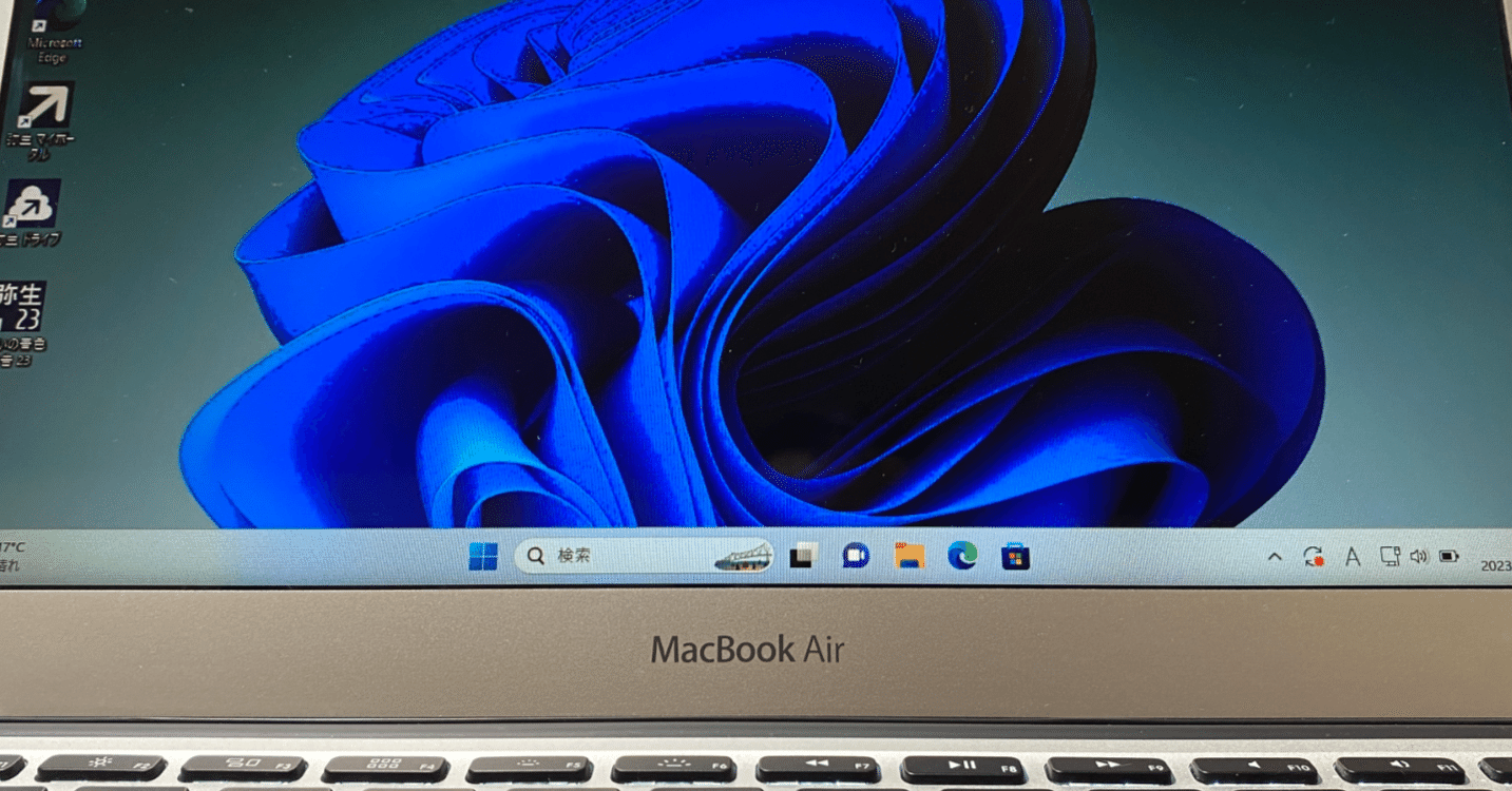 MacBook Air 11-inch Early 2015。メモリ8GB、SSD512GB、2.2GHz ...