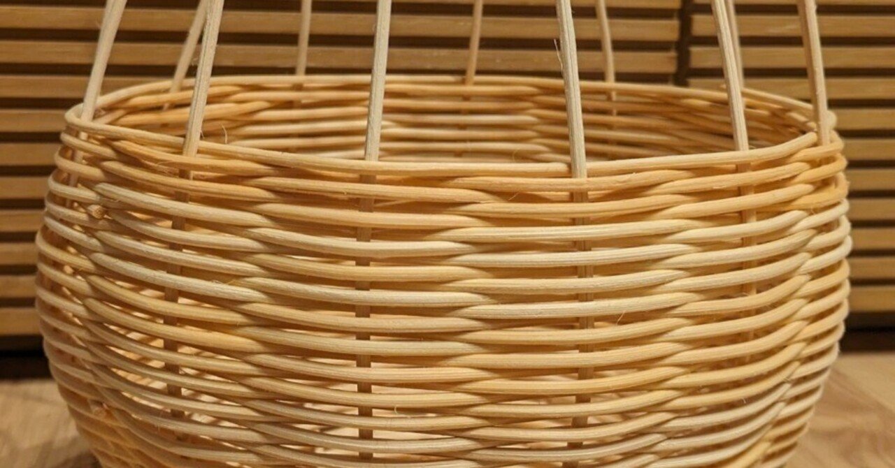 籐編みのかごを編む。｜あき