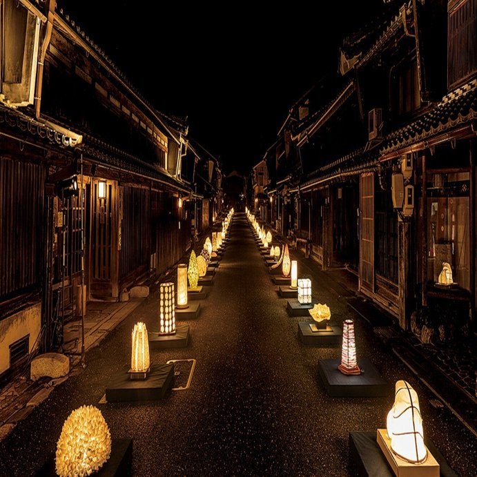 美濃和紙アート展】歴史ある町並みに幻想的に灯るあかりのオブジェ